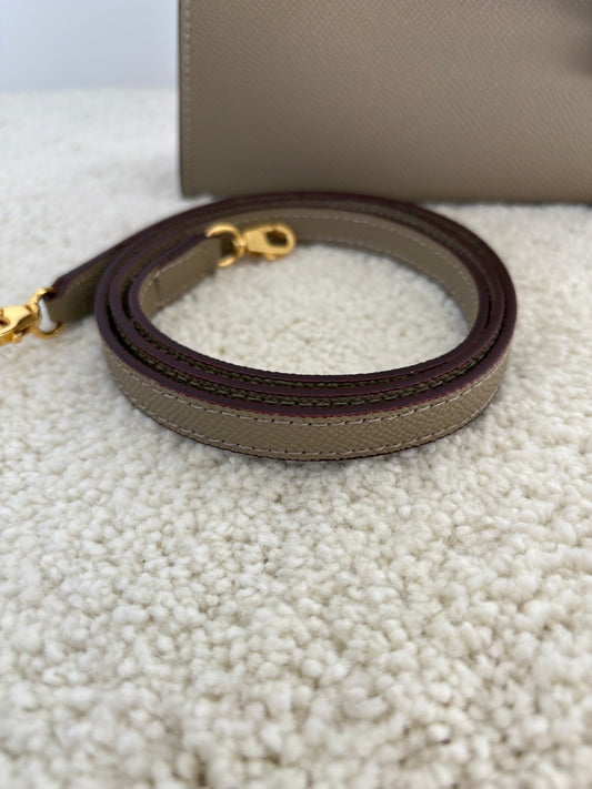 Sac Kelly Élégance 19 cm – Taupe Classique