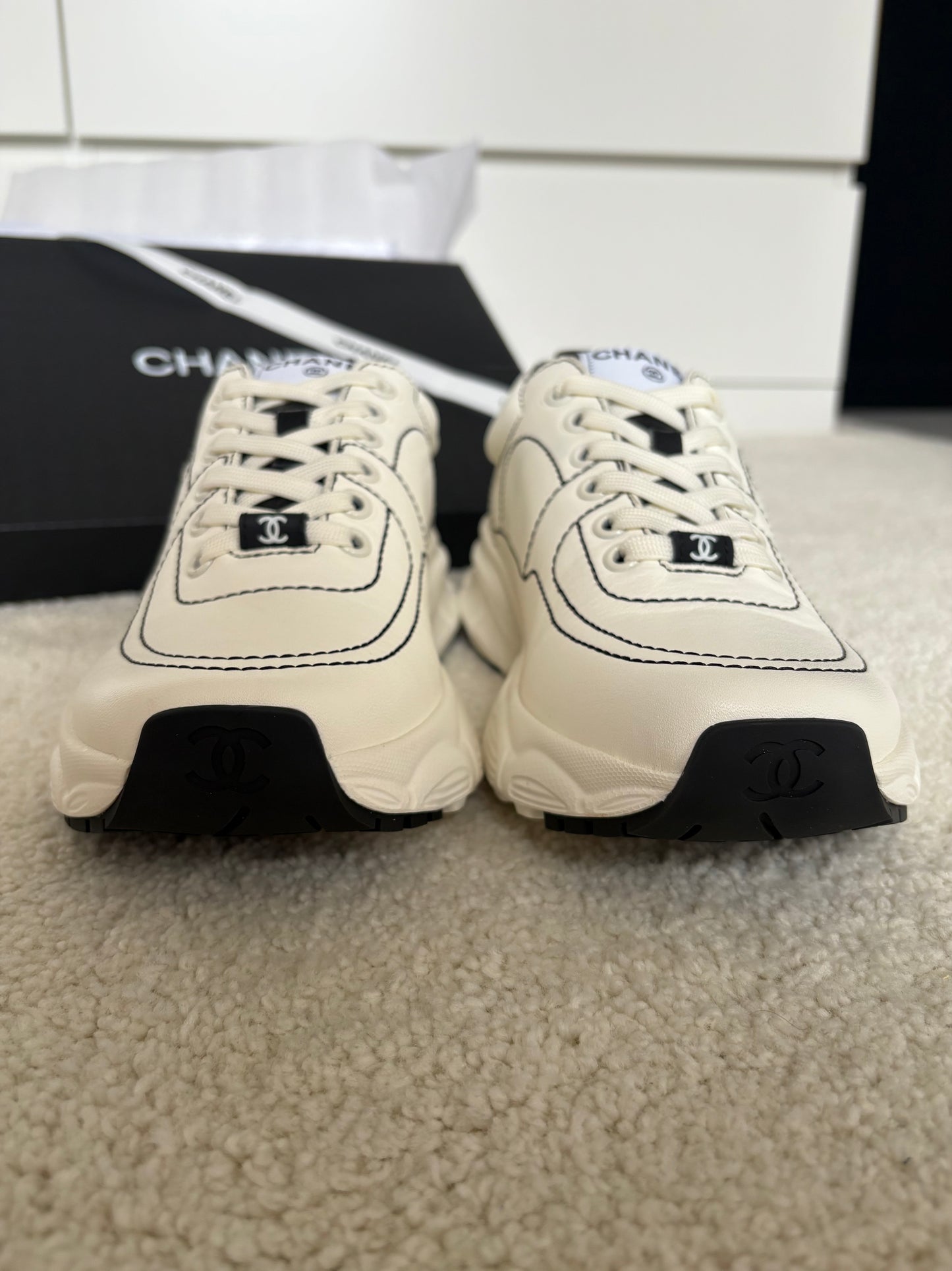 Baskets Couture « Signature » – Blanche