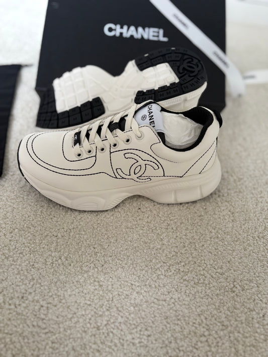 Baskets Couture « Signature » – Blanche